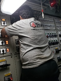 Manutenção elétrica em painel técnico